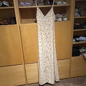 Medium maxi length sundress with floral pattern